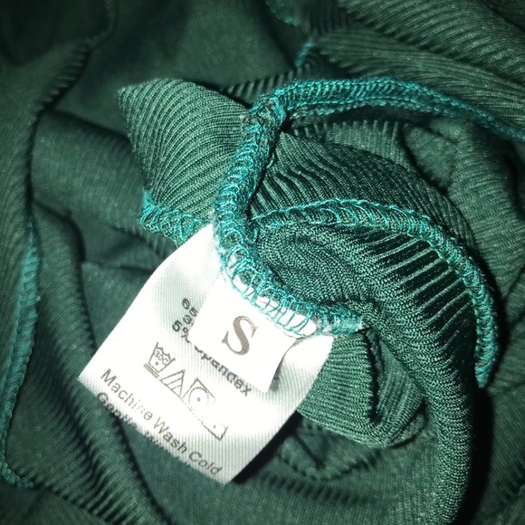 Green v-cut bodysuit - Picture 3 of 3